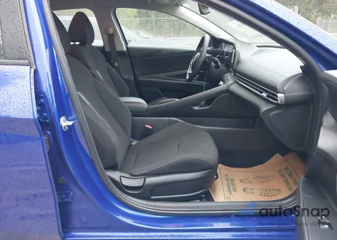 2024 Hyundai Elantra Sel z USA, uszkodzony, nr VIN KMHLM4DG8RU837399